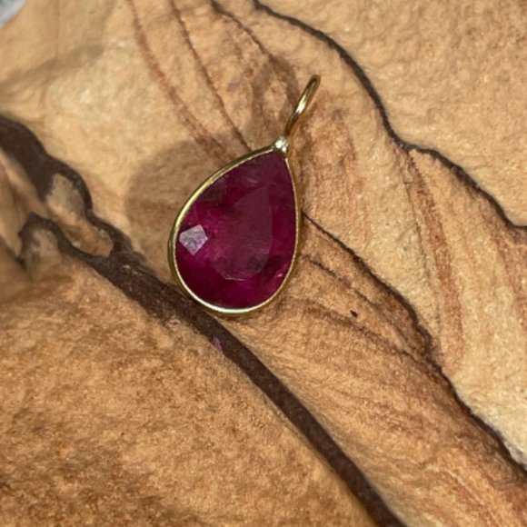 2CT Natural Dusty Fuschia Pink Tourmaline Pear 14K Yellow Gold Charm 16x7mm - Picture 2 of 7